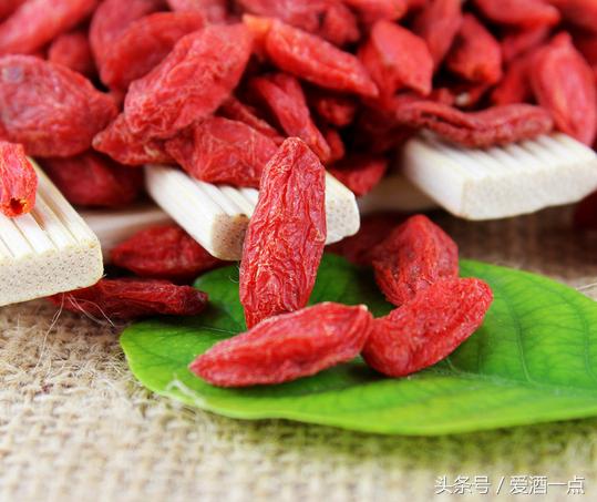 枸杞能直接发酵做酒吗,红枣枸杞发酵酿酒的做法