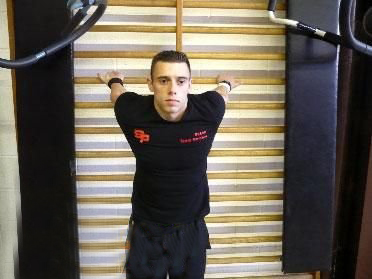 肩部躺着锻炼方式,肩部肌肉爆裂训练