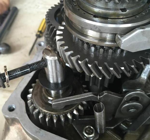 五菱车开了十年了是不是油耗很高,五菱车开久了换什么省油