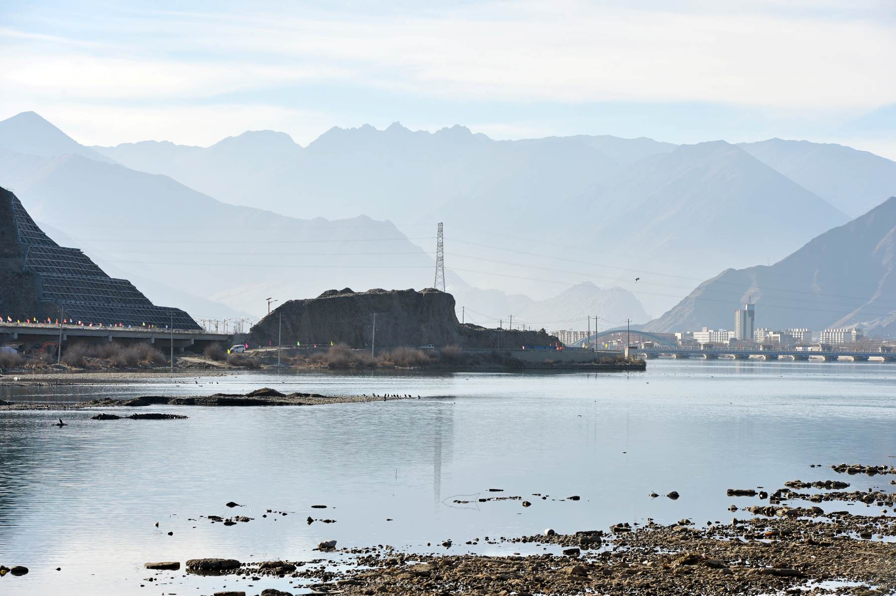 河道被挖开,被挖出来的河
