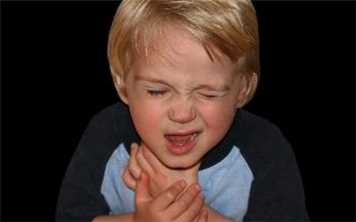 宝宝误食异物应该怎样处理,宝宝误食异物的补救方法