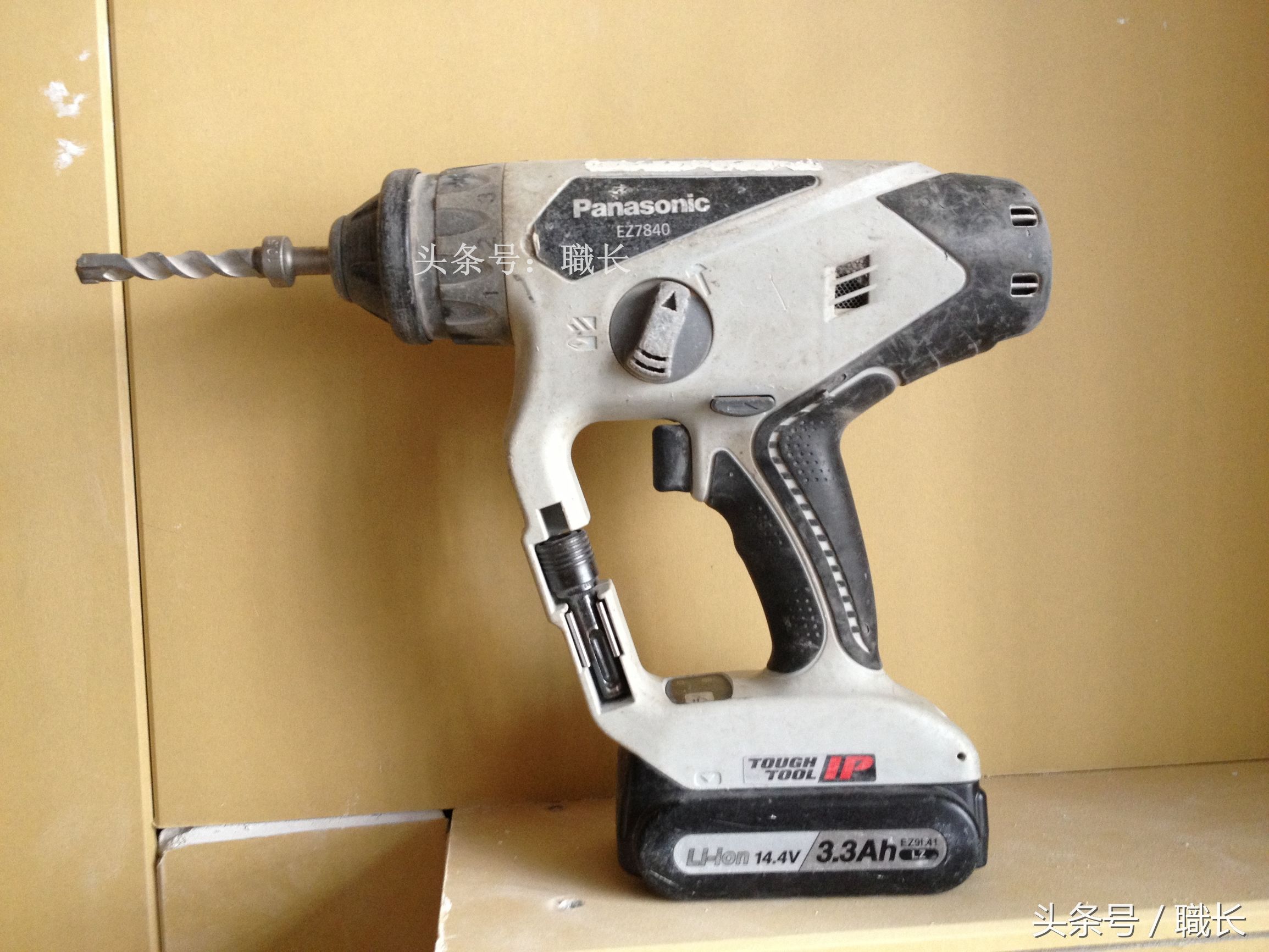 电盒螺丝孔坏了修复,在日本维修家电