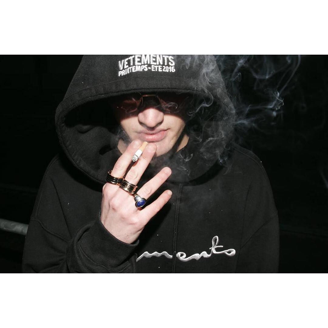 这帮家伙们一个儿个儿的都被Vetements带跑偏了!