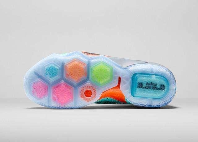 lbj战士12实战评测,lbj12对比13