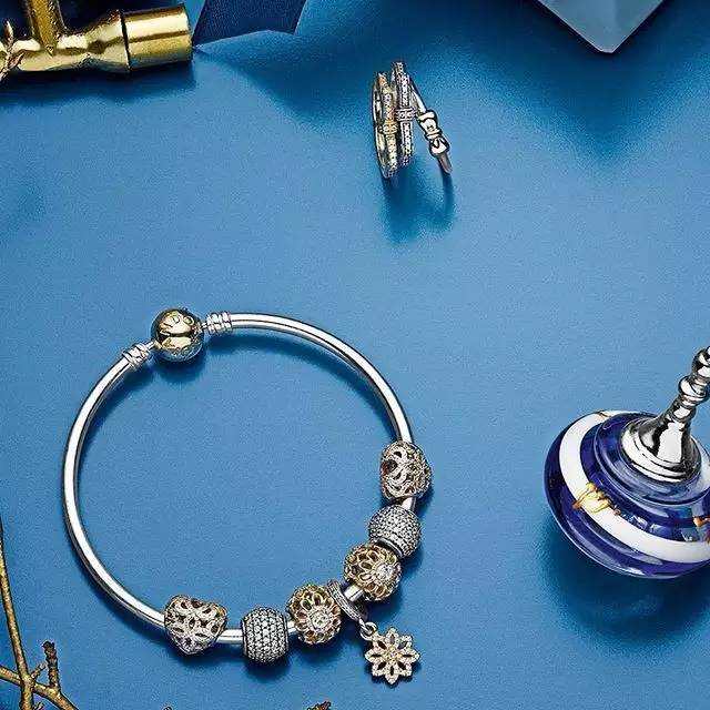 掉进盒子里的东西,掉进海绵宝宝的洞里