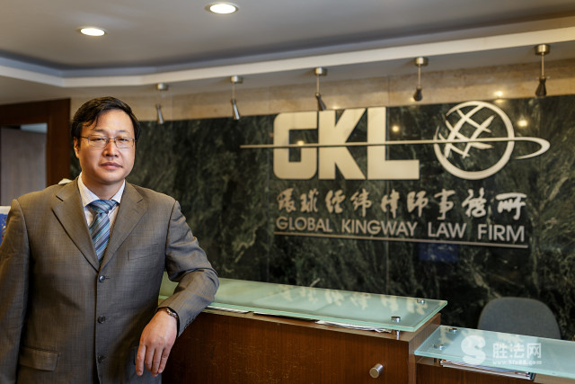 有没有免费帮有困难的人打官司,去哪找个帮农民打官司的律师