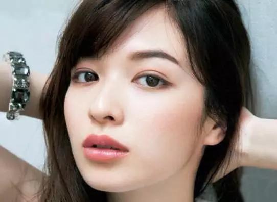 赌上所有红包，我预测这几款口红将刷爆2017年朋友圈！