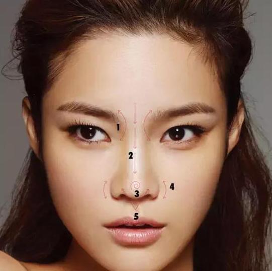 塌塌鼻该如何化妆,又大又塌的鼻子怎么化妆