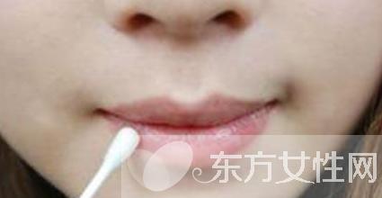 嘴上经常上火起泡什么原因,嘴上起泡是什么原因该怎么治疗