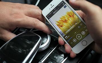 钥匙锁车里千万别砸玻璃,钥匙锁车里怎么不砸玻璃