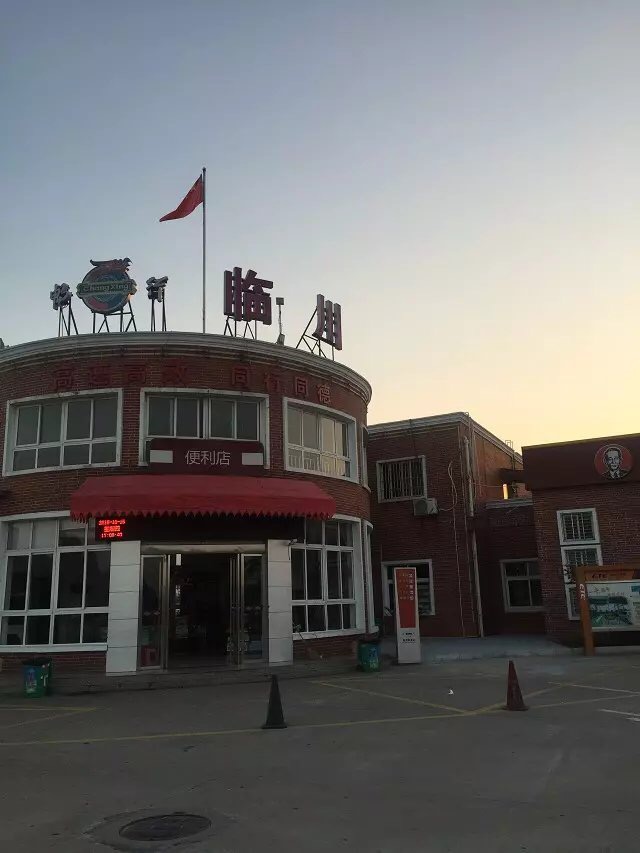 八千里路云和月的上一句,八千里路云和月一骑绝尘