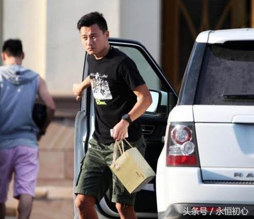 中国足球运动员都开什么车,开着豪车去东方