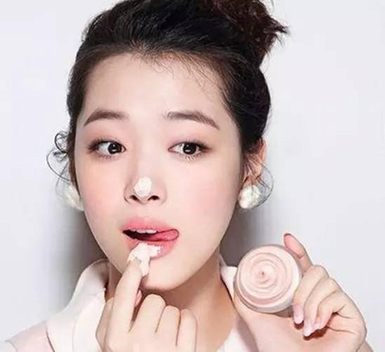 先涂防晒霜还是先涂bb霜,先涂防晒霜还是先涂bb霜正确