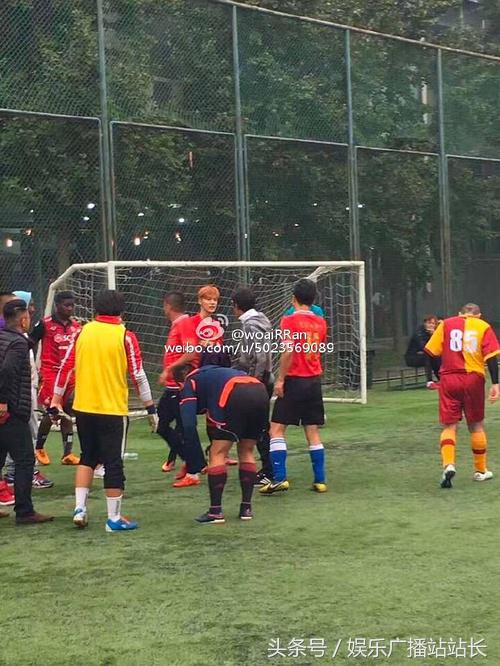 鹿晗打足球视频,鹿晗踢球视频集锦