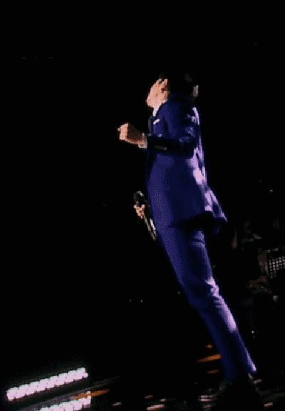 张杰下腰歌唱,张杰大张伟开场舞