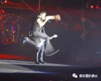 张杰大张伟综艺节目是什么,张杰下腰唱高音