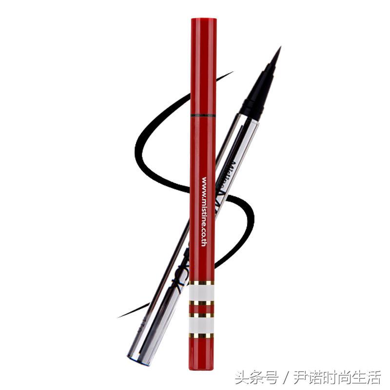 她妆前满脸暗疮，妆后美若天仙