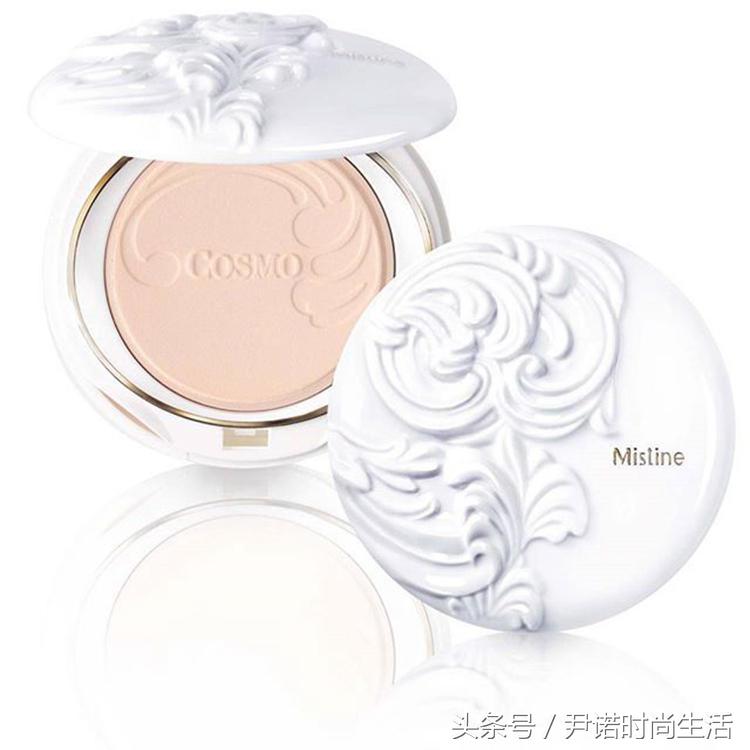 她妆前满脸暗疮，妆后美若天仙