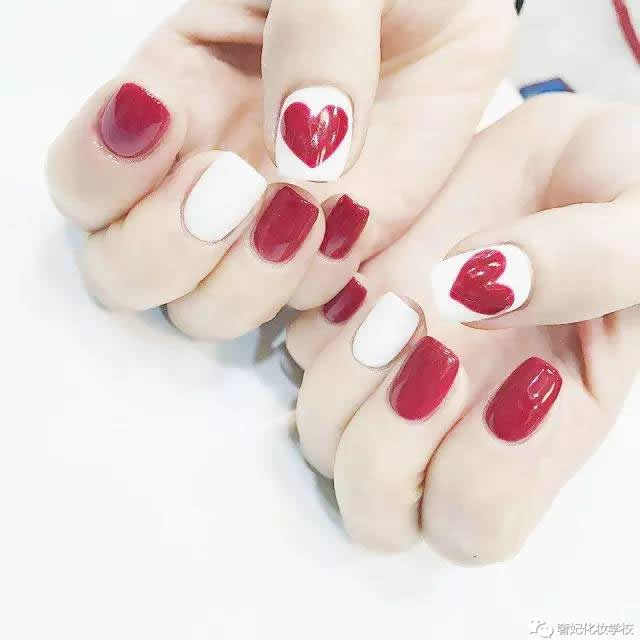 一不小心就让你怦然心动的：22款精致美甲