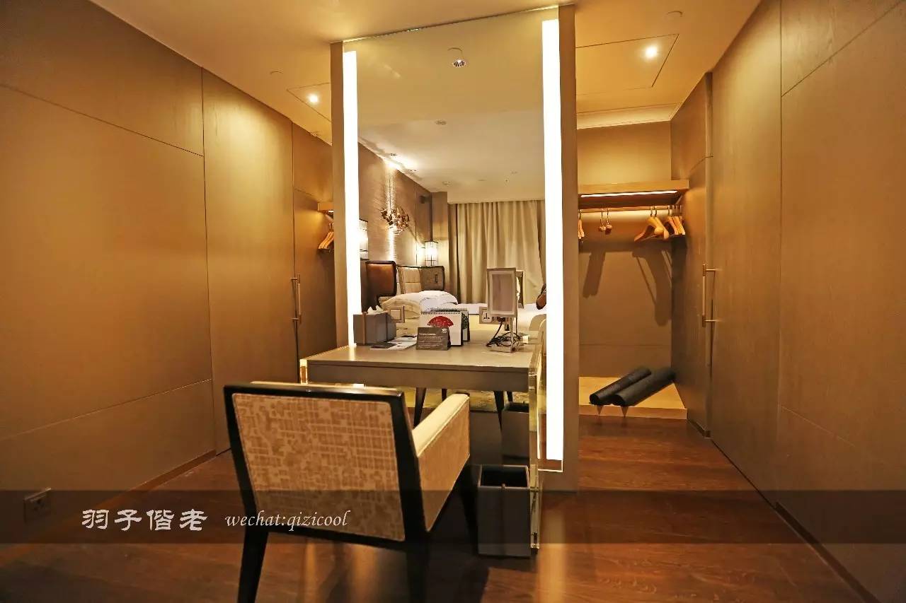 藏匿在繁华中环背后的丝丝暖意 (藏在繁华中环中的丝丝暖意)