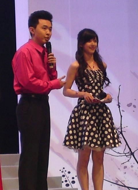 一张照片而红,却绯闻缠身,结婚生子淡出话题圈,努力创业