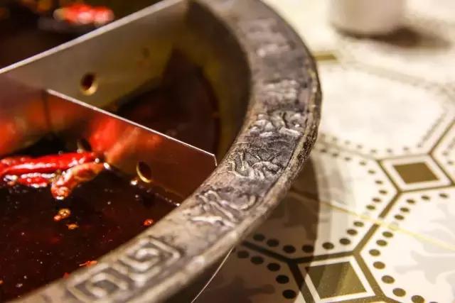 干倒了卖龙虾的，又抢了酒吧生意！这家店到底有什么魔力？