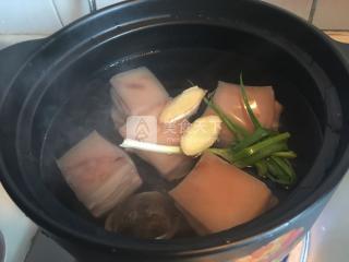 焯水的肉水冲洗后很柴,焯水后的肉过凉水