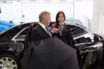 劳斯莱斯上一共有几把雨伞,劳斯莱斯的雨伞打开是什么样子