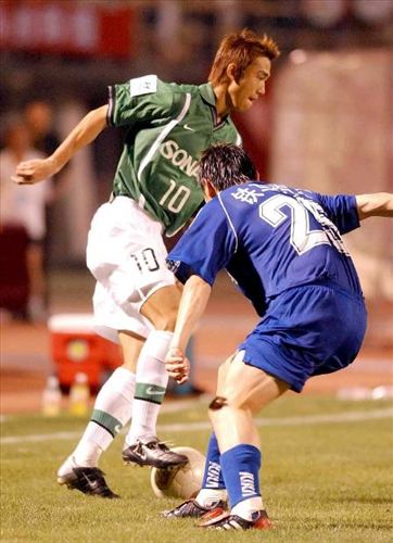 他身单力薄却脾气暴躁，身为前锋进球数甚至不如某些门将