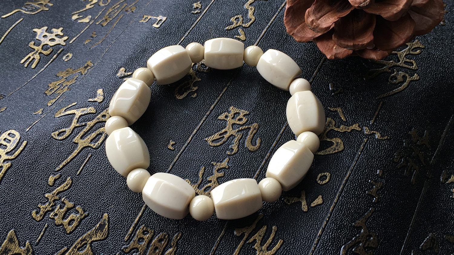 鍦颁腑娴锋境瀹濊泲鐧界煶鏄櫧鑹插悧,鍦颁腑娴锋境瀹濊泲鐧界煶钃濊壊