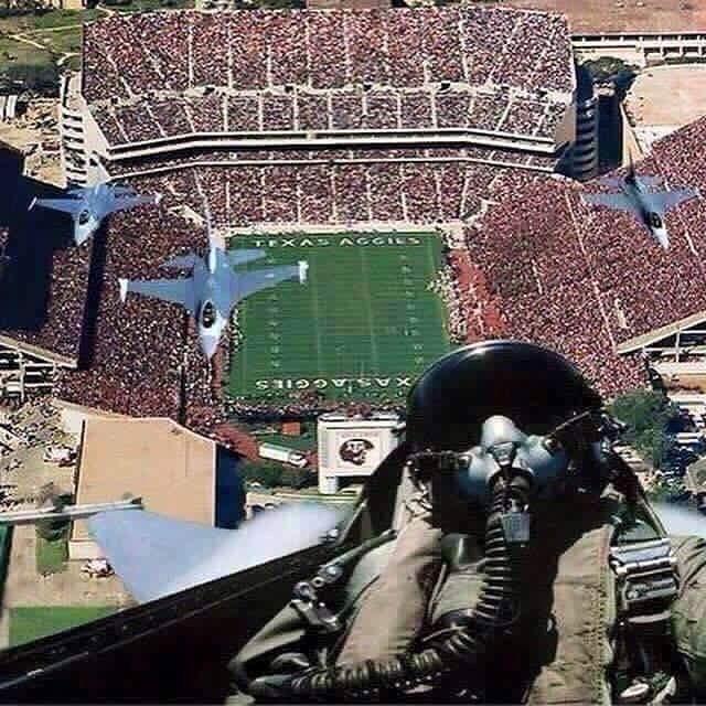 c罗的欧冠皇马vs曼联,c罗的欧冠和梅西的欧冠谁多