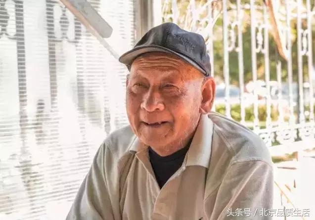 一天1万个都不够,这个北京爷们用40年创造了麻酱烧饼的传奇!