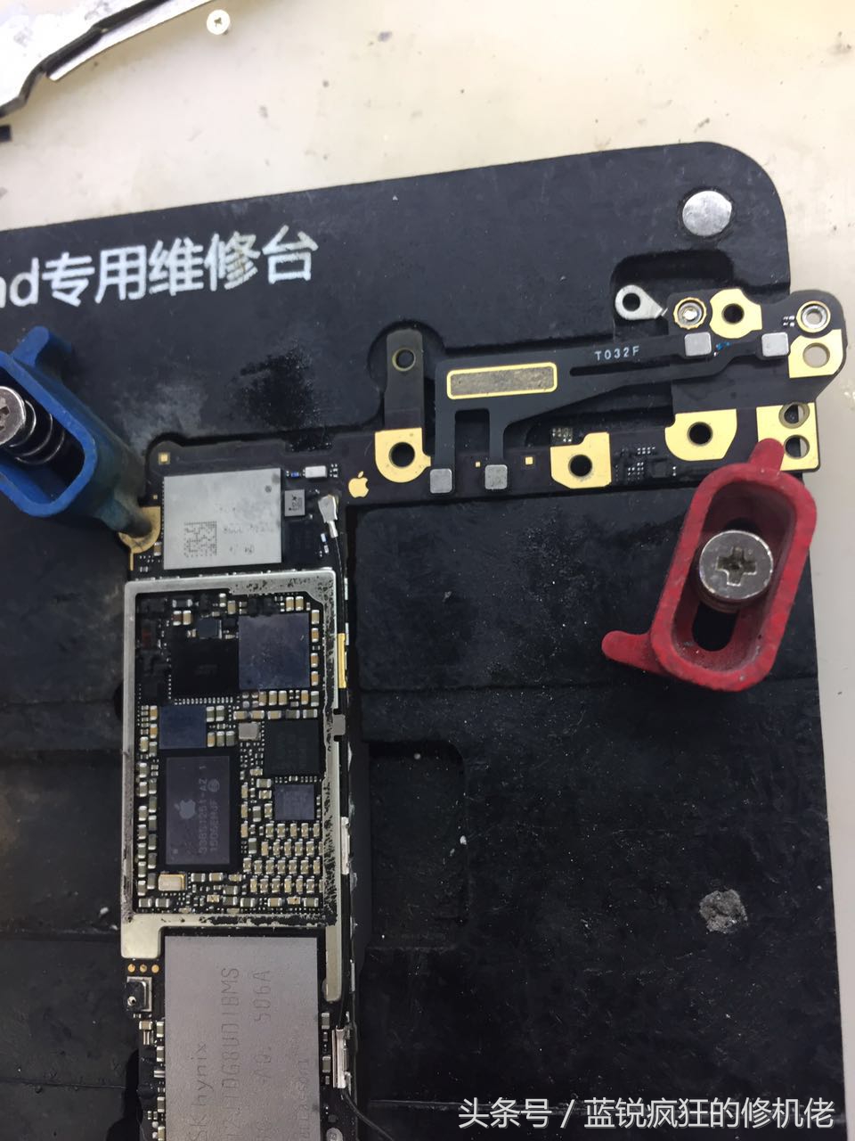 苹果13手机死机屏幕动不了,苹果手机死机强制关机报警