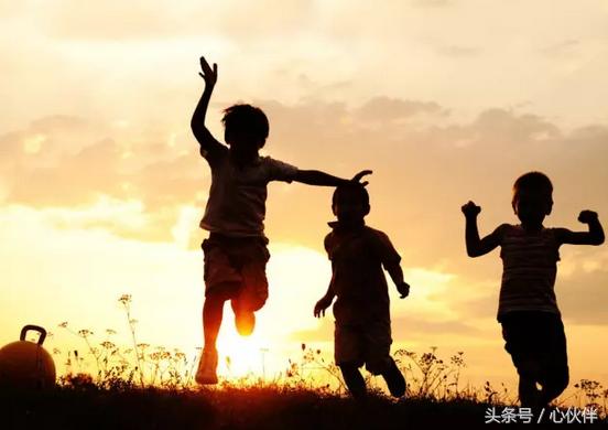 孩子在学校常被老师打骂，家长在怎么办，听听心理专家怎么说