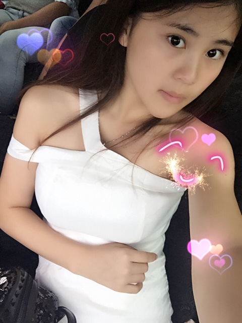 肩上带子,肩上有肩带勒痕