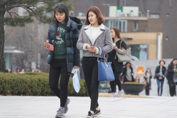 大学毕业生起薪6000太低?梨花女子大学毕业延期