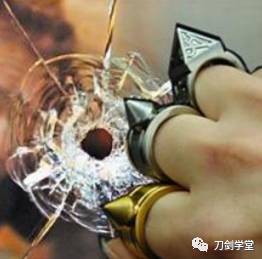 美艳又危险!来看看这款“蛇蝎美人”戒指刀