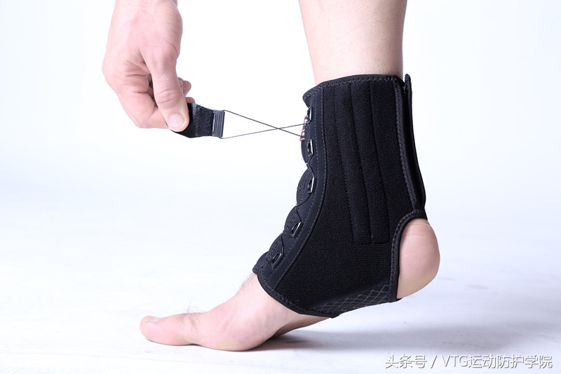 足球运动护具全套,运动护具图片及其佩戴方法