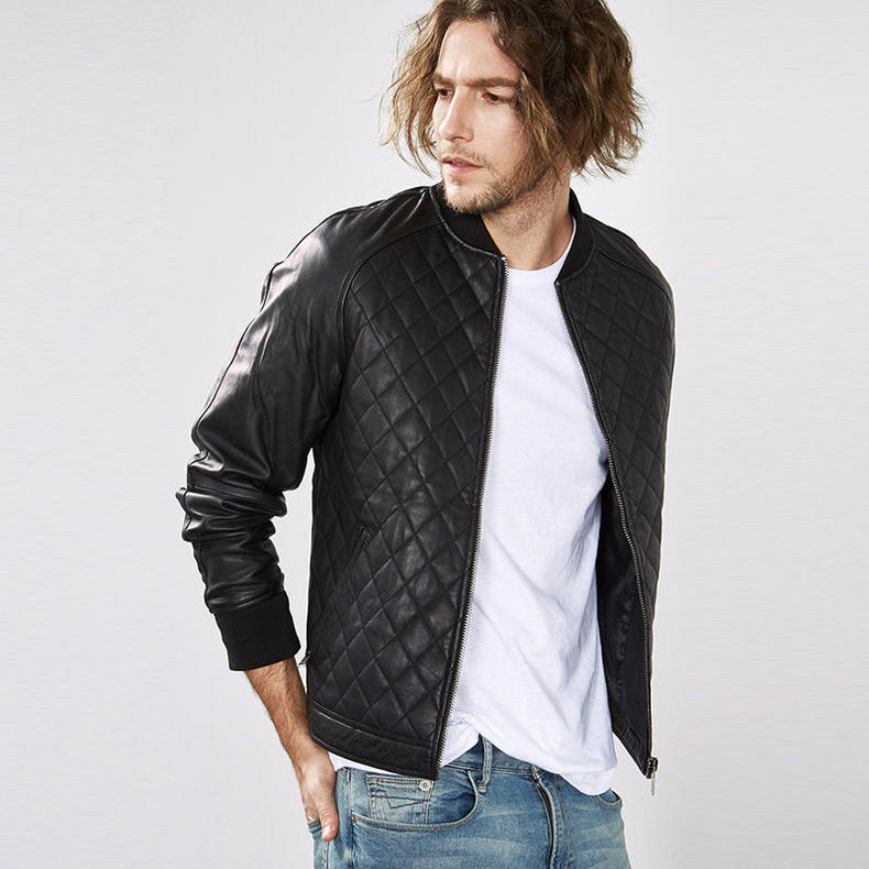 正肩皮衣穿搭高级感中长款,颜值很重要的穿搭