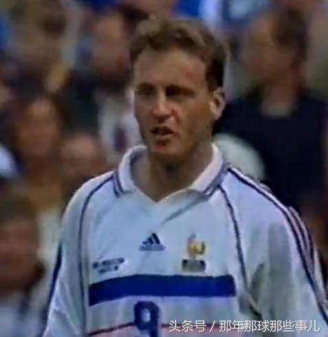 两届世界杯踢丢点球巴乔扼腕痛惜,98年世界杯法国vs意大利点球大战