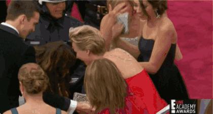 14岁退学又怎样?石头姐终获奥斯卡影后:幸运=人美还努力!