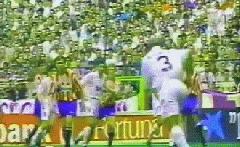 大力出奇迹把球踢爆了,大力出奇迹足球破门