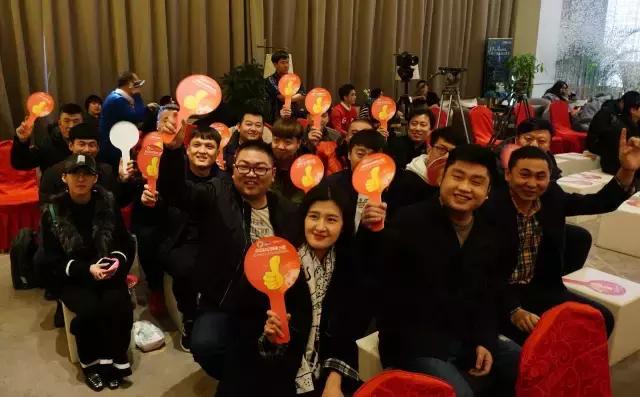 辽足球迷高歌,辽足助威歌