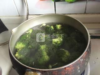 焯水的肉水冲洗后很柴,焯水后的肉过凉水