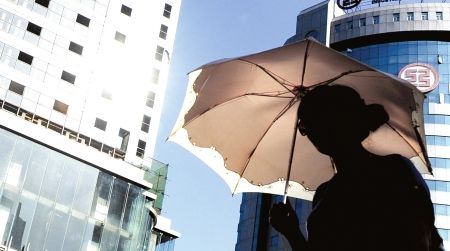 夏天皮肤晒黑用什么护肤品,夏天防晒秘诀变白不是梦