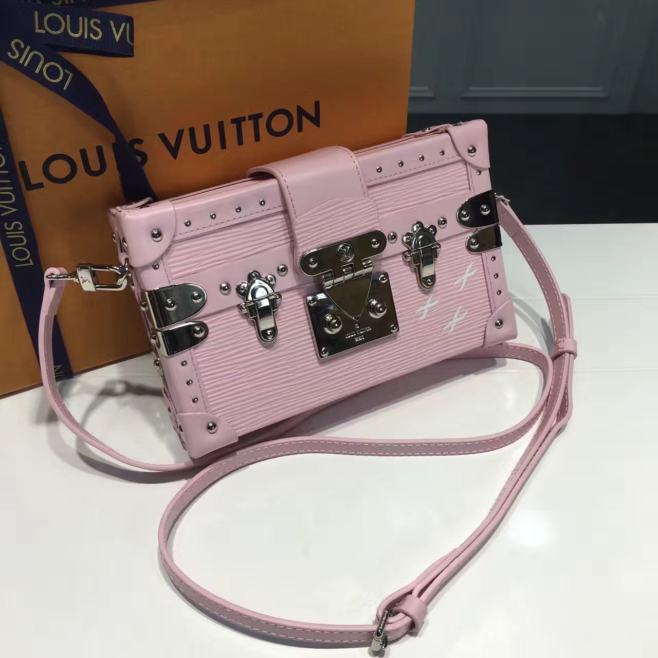 lv这款包多少钱,lv这款包的二手行情