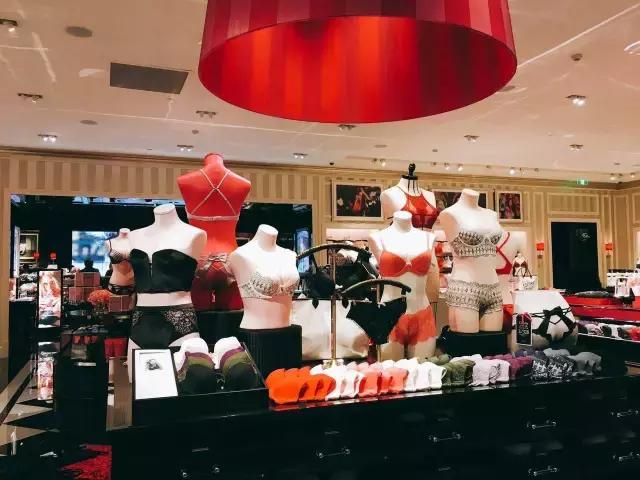 探店！成都维秘旗舰店深度揭秘，愿今晚你们都是天使！