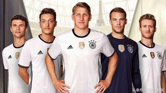 当足球运动员穿上西装堪比男模,足球队的穿西装的谁最帅气