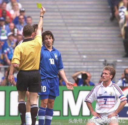 两届世界杯踢丢点球巴乔扼腕痛惜,98年世界杯法国vs意大利点球大战