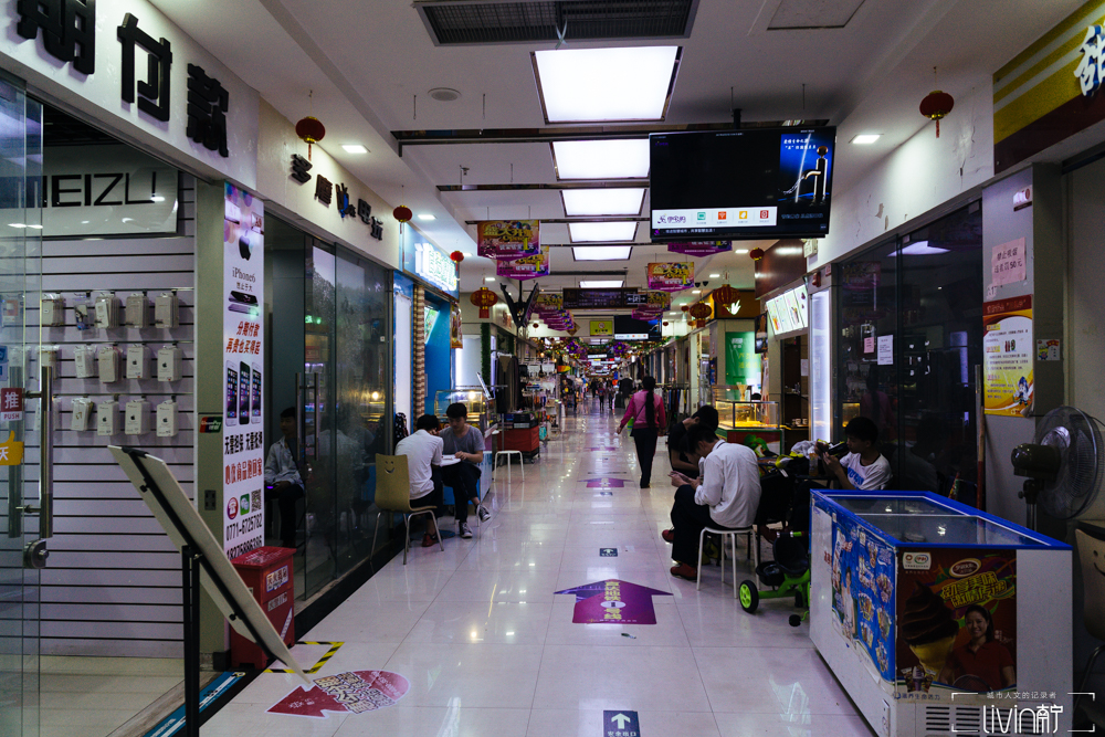 沉浸式逛南宁朝阳百货商店视频,南宁朝阳地下商业街人流